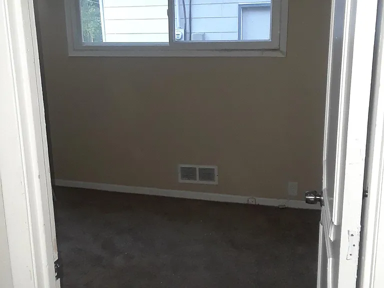 10923 Ewing Ave — Photo 8