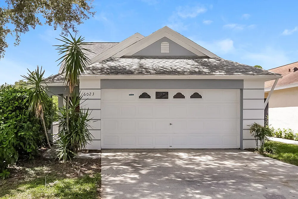 4 bed, 2.0 bath, 1397 sqft, $2,205 — Photo 1