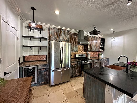 4th image of 326 Blackbird Ln