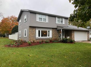 4890 Squire Dr, Greendale, WI 53129