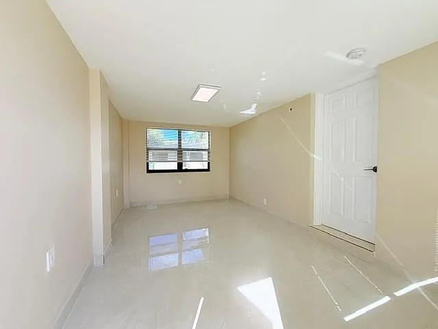 53 NE 16th Pl — Photo 14