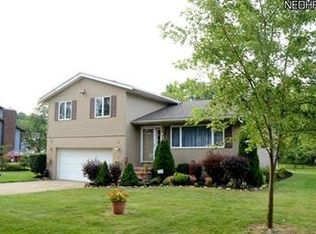 853 Wisteria Dr, Barberton, OH