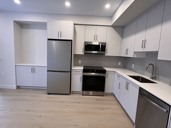2nd image of 79 Marquette Ave #4