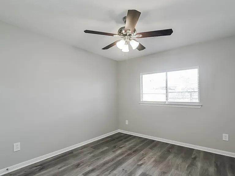 4923 Bayboro Park Dr — Photo 16