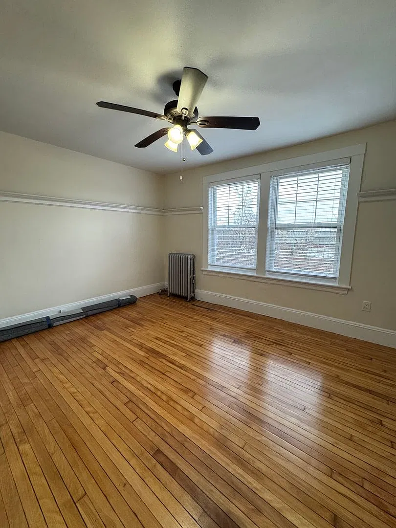 7 Bed 4 Bath Near Bu — Photo 1