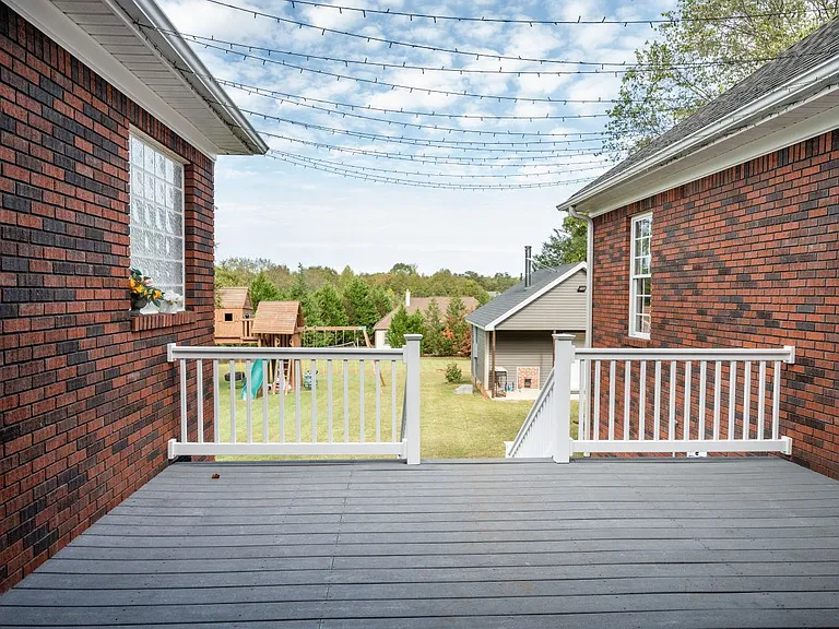 111 Roundstone Dr — Photo 5