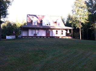 9562 Earhart Rd, South Lyon, MI 48178