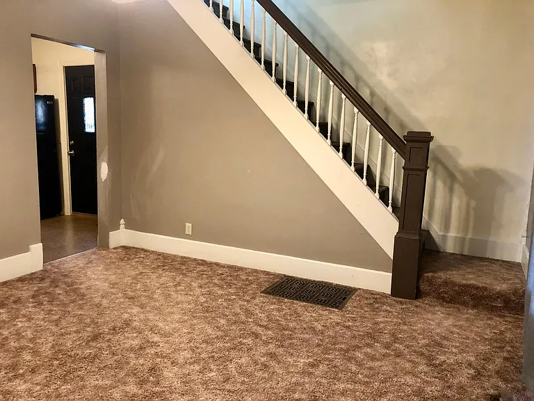 208 S Whites Ave — Photo 8