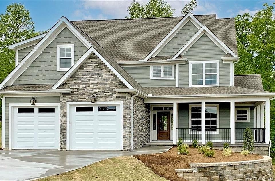 2nd image of 22 Edgewater Cir