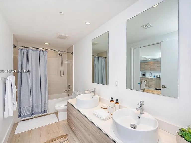 121 NE 34th St #L402 — Photo 15