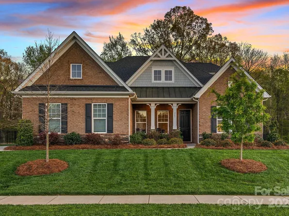 240 Hollyhock Dr, Matthews, NC 28104