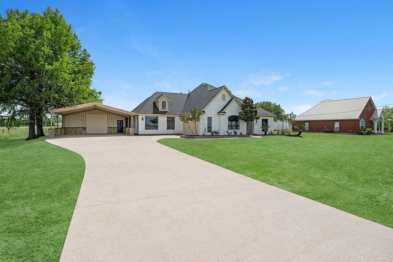 4 bed, 3.0 bath, 3240 sqft, $4,400 — Photo 4