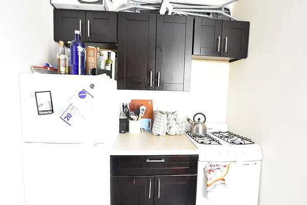 Rented by Clove Realty LLC | media 6