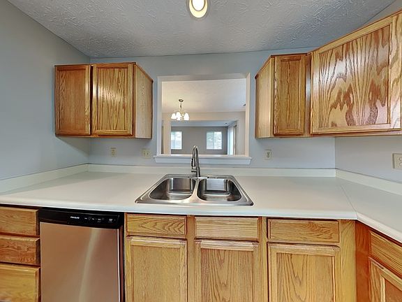 5th image of 2493 Grand Fir Dr