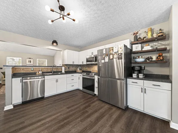 4398 Resaca Dr, Grove City, OH 43123