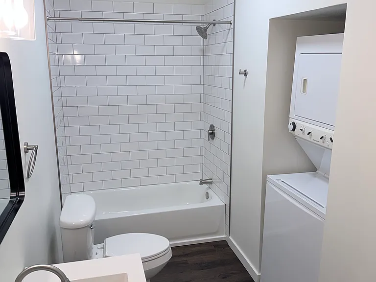 516 Broadway St — Photo 4