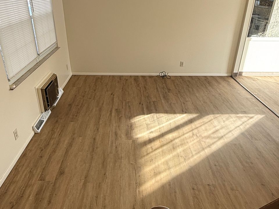 Large Livingroom with New Paint, Blinds & Flooring
