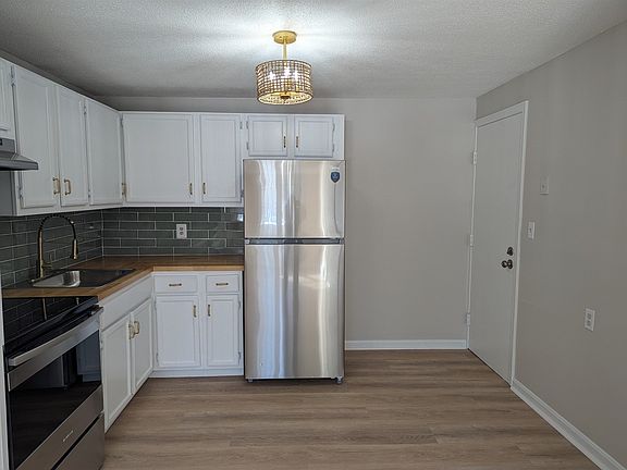 4th image of 10 Woodman Way APT 8