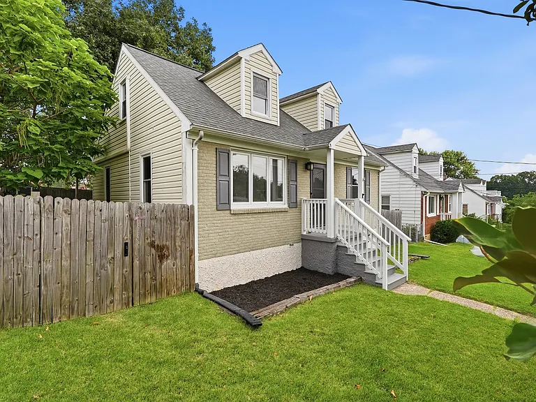 10 Birch Ave — Photo 31