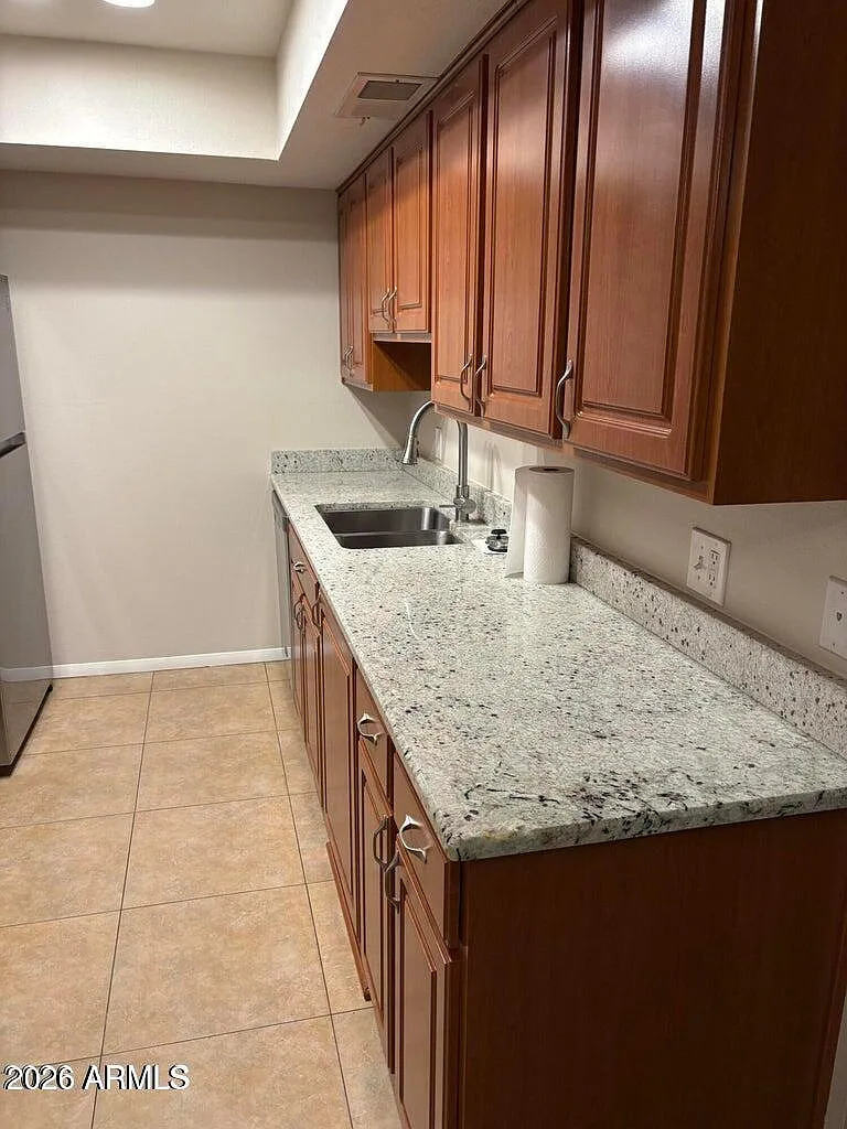 2 bed, 1.5 bath, 950 sqft, $1,600 — Photo 3