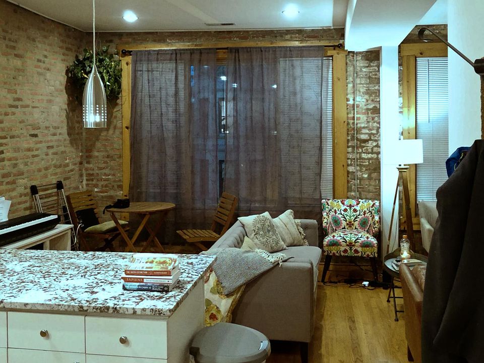 1st image of 940 N Damen Ave APT 2F