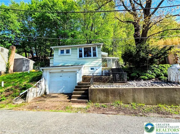 3797 Mangrove Dr, Northampton, PA 18067