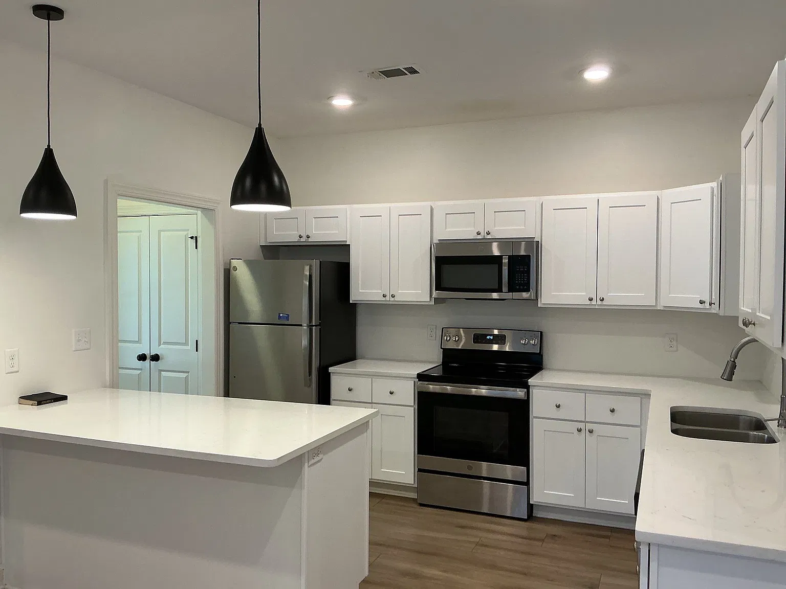 3 bed, 1572 sqft, $1,850 — Photo 3