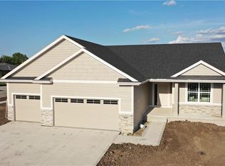 805 9th St, Waukee, IA 50263