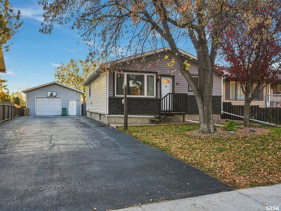 1st image of 98 Magee Crescent
