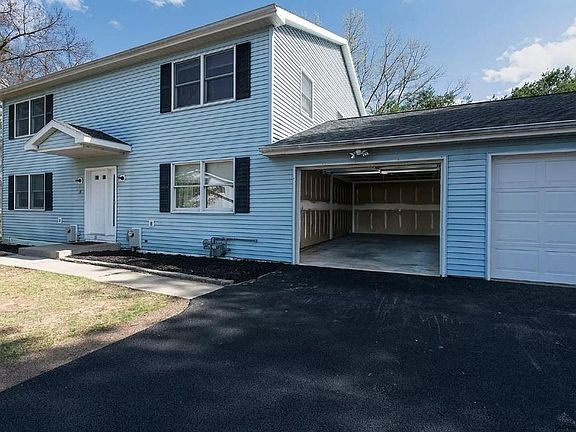 2nd image of 15 Woodridge Cir #A