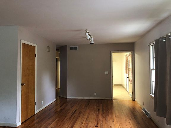 Dinning Room (120 sq ft)