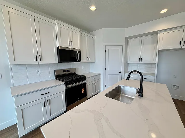 2716 W 2775 N #146 — Photo 2