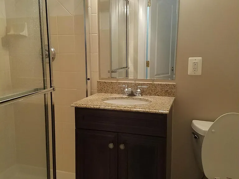 1619 Seneca Ave — Photo 17