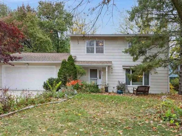180 Ravencrest Dr, Iowa City, IA 52245