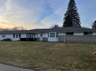 438 Hill N Dale Cir, Hartland, WI