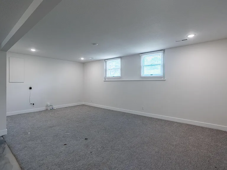 2301 Grant Ln — Photo 26