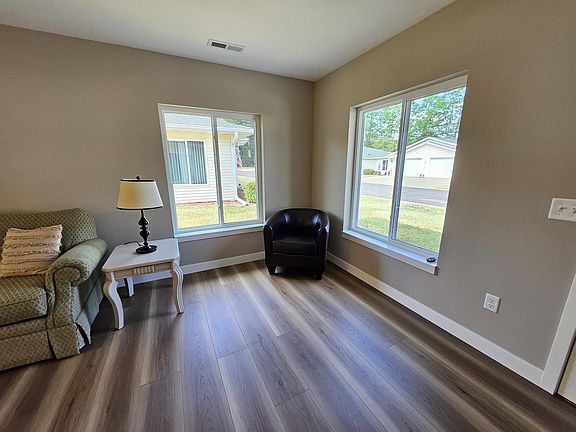 5th image of 1161 Maple St