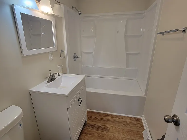 123 Leonard Ave — Photo 10