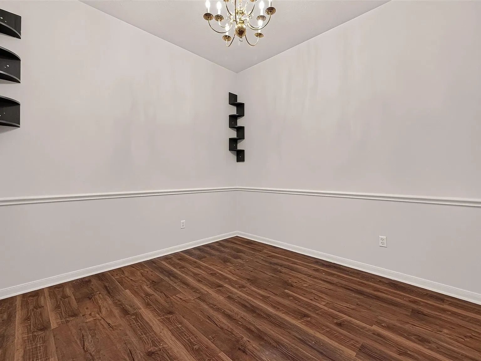 3 bed, 2.0 bath, 2255 sqft, $2,225 — Photo 3