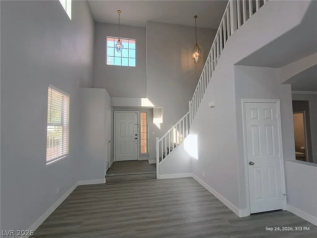 3 bed, 2.5 bath, 1950 sqft, $2,190 — Photo 2