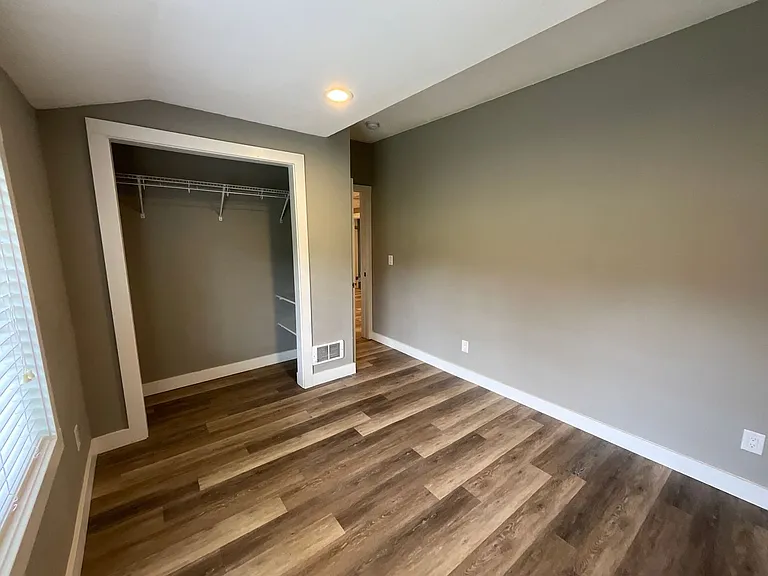 2120 E Grand Ave — Photo 15