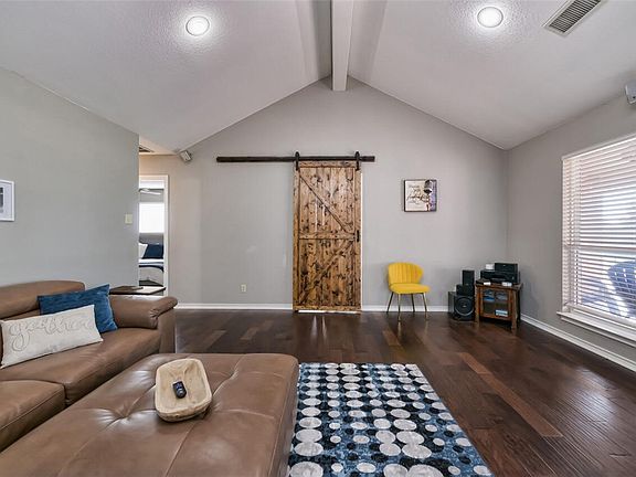 5th image of 2715 Burl Ln