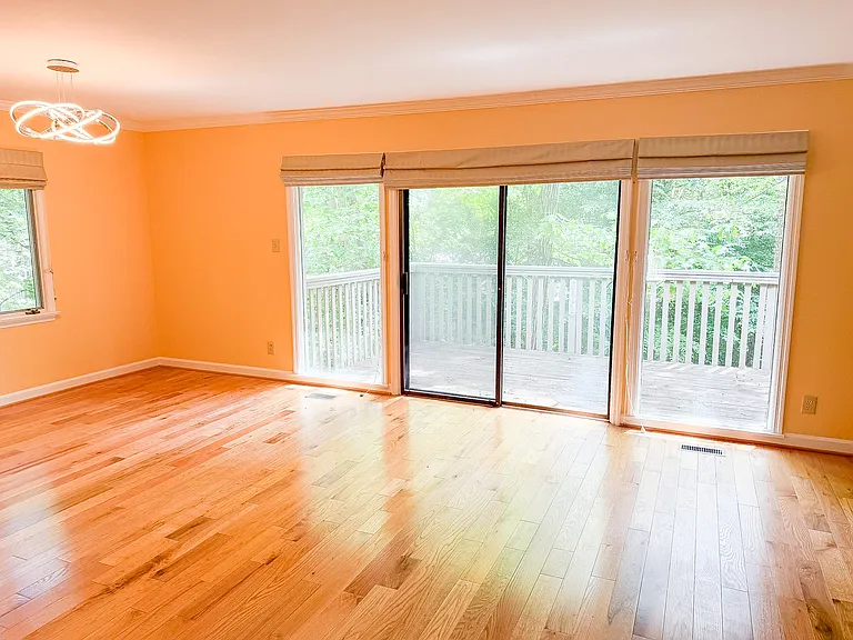 106 Montrose Dr — Photo 10