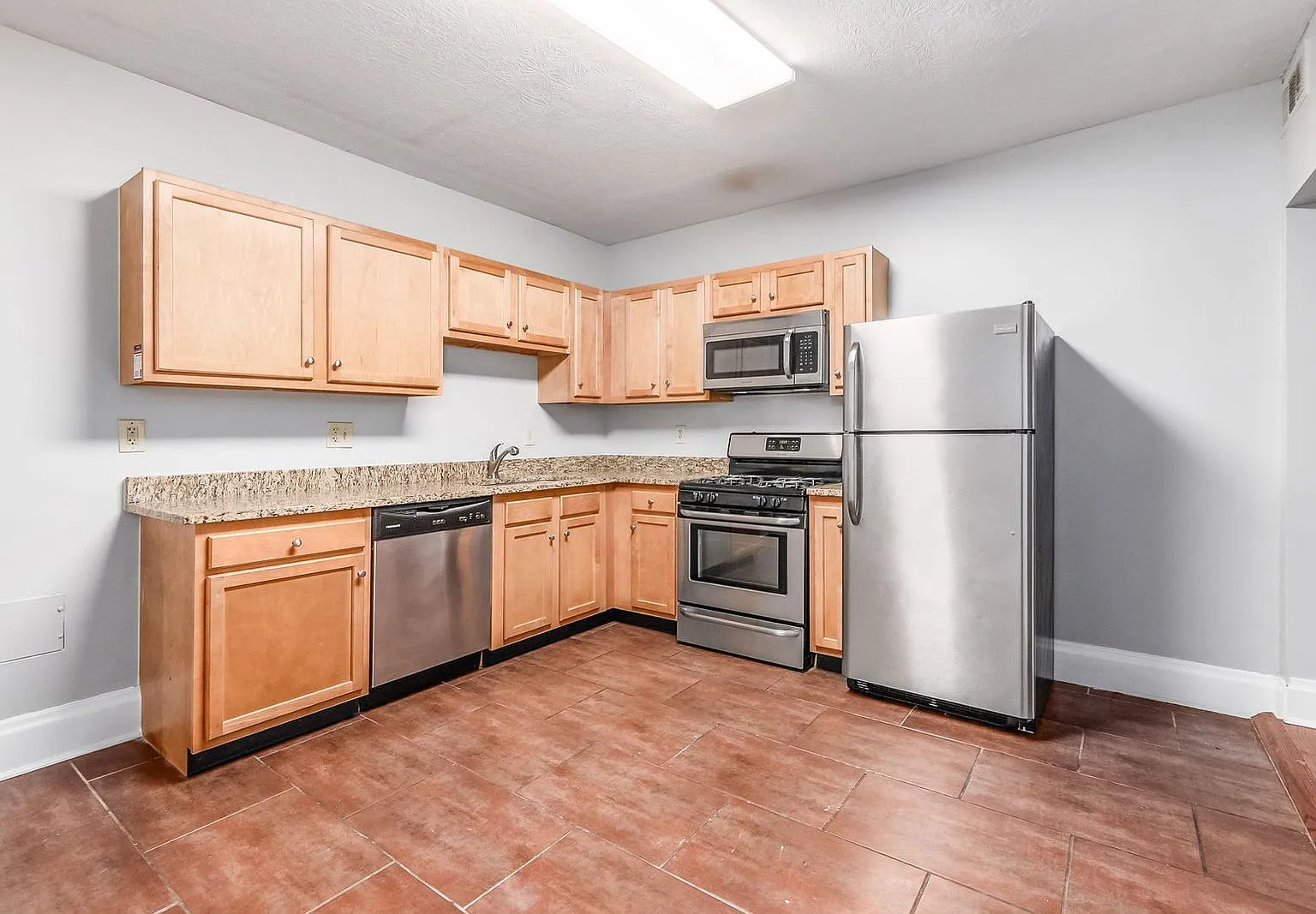 2 bed, 1.0 bath, $1,725 — Photo 2