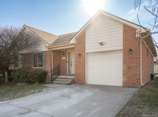 15830 Camperdown Ave, Clinton Township, MI 48035