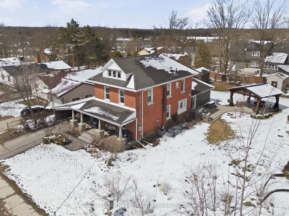 36 Ermatinger St, Selwyn, ON K0L 2H0