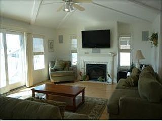 2nd image of 105 W Jeanette Ave