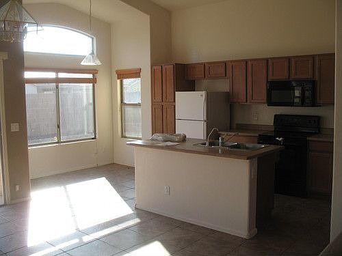 5th image of 16014 W Watkins St