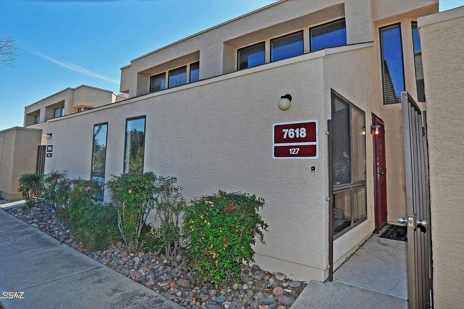 2 bed, 2.0 bath, 1010 sqft, $1,300 — Photo 2