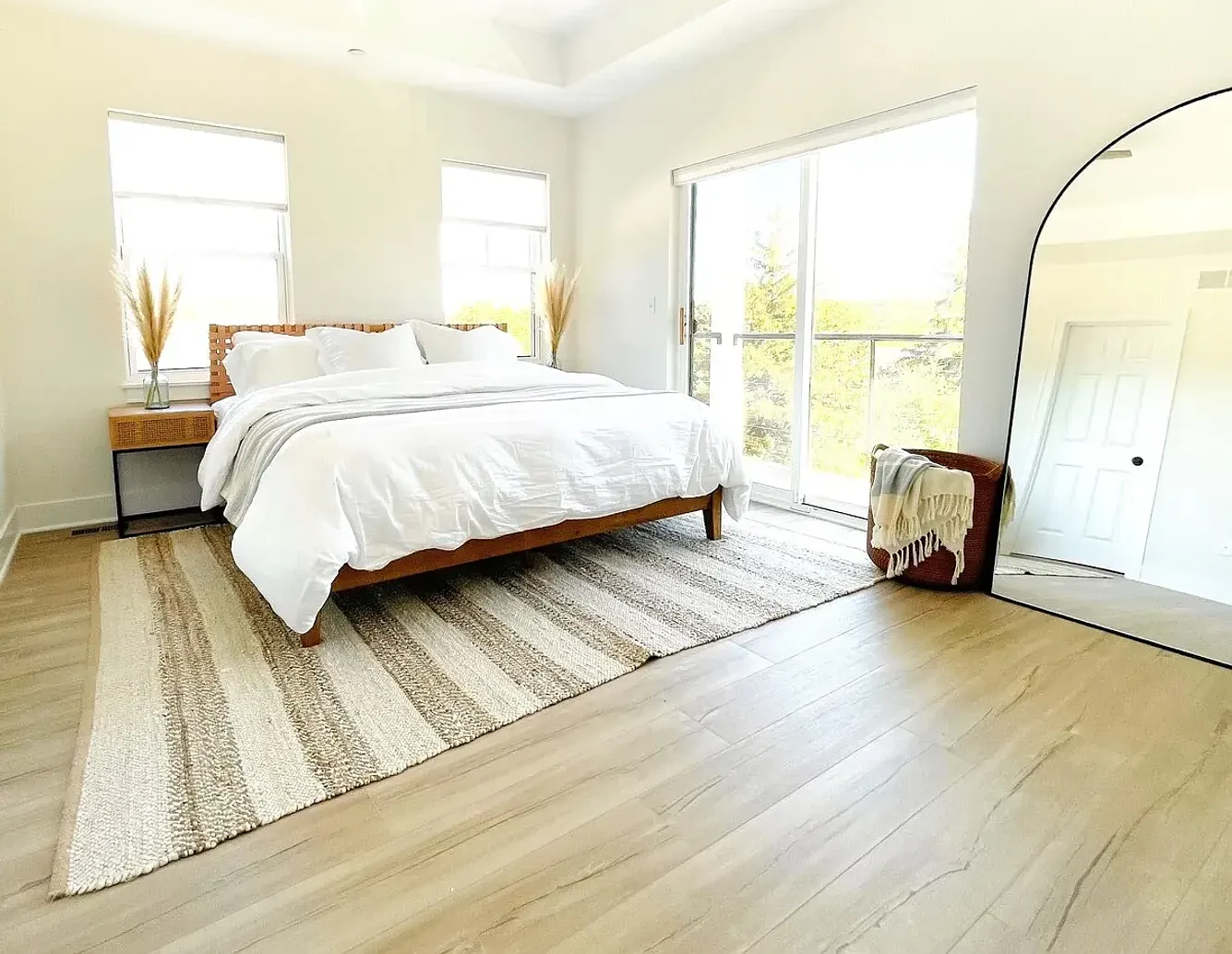 Fontana Contemporary Furnished Townhome Available for Monthly & Mid-Term Rentals — Photo 3